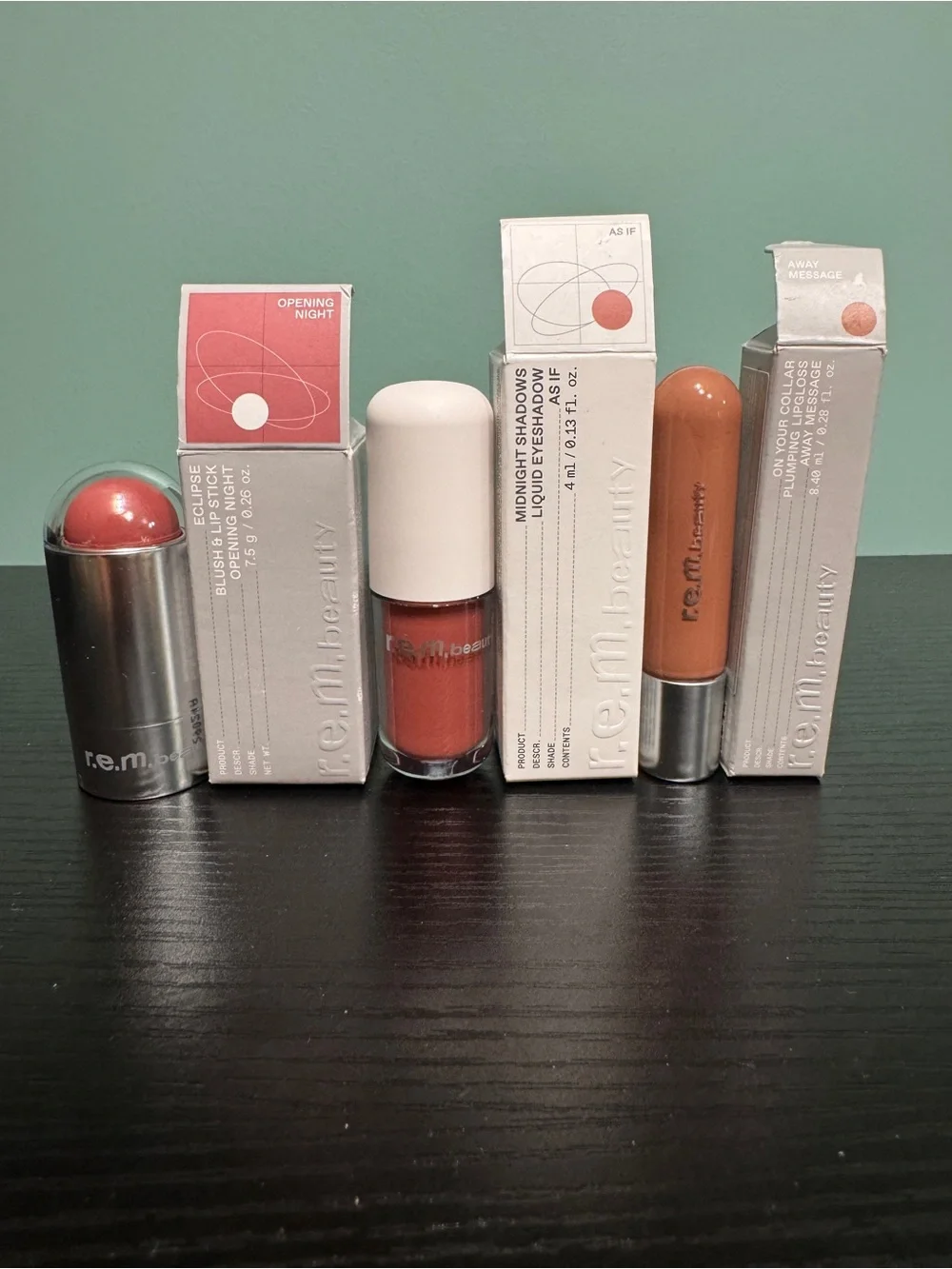 R.E.M Beauty bundle, 1 blush & lip multi use, 1 eyeshadow, 1 plumping lipgloss